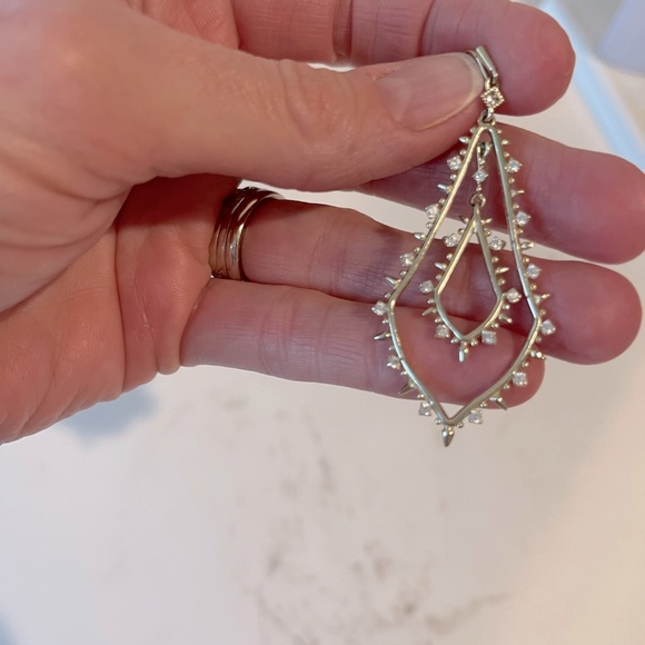 Classic Kendra Scott earrings - Picture 2 of 2